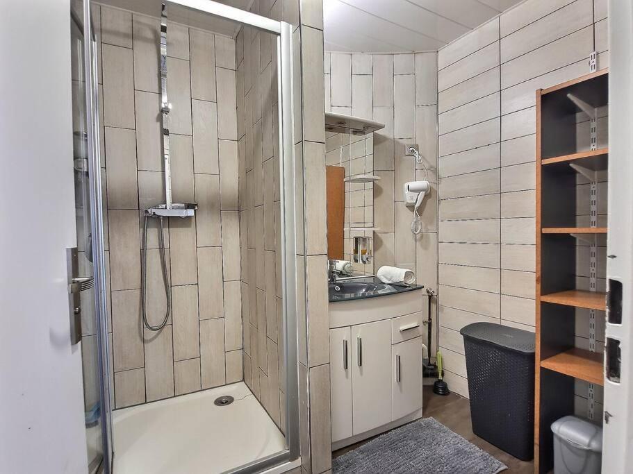 Le Cosy Wiener *Paris*Gare A 300 M*Disneyland* Шан-сюр-Марн Экстерьер фото