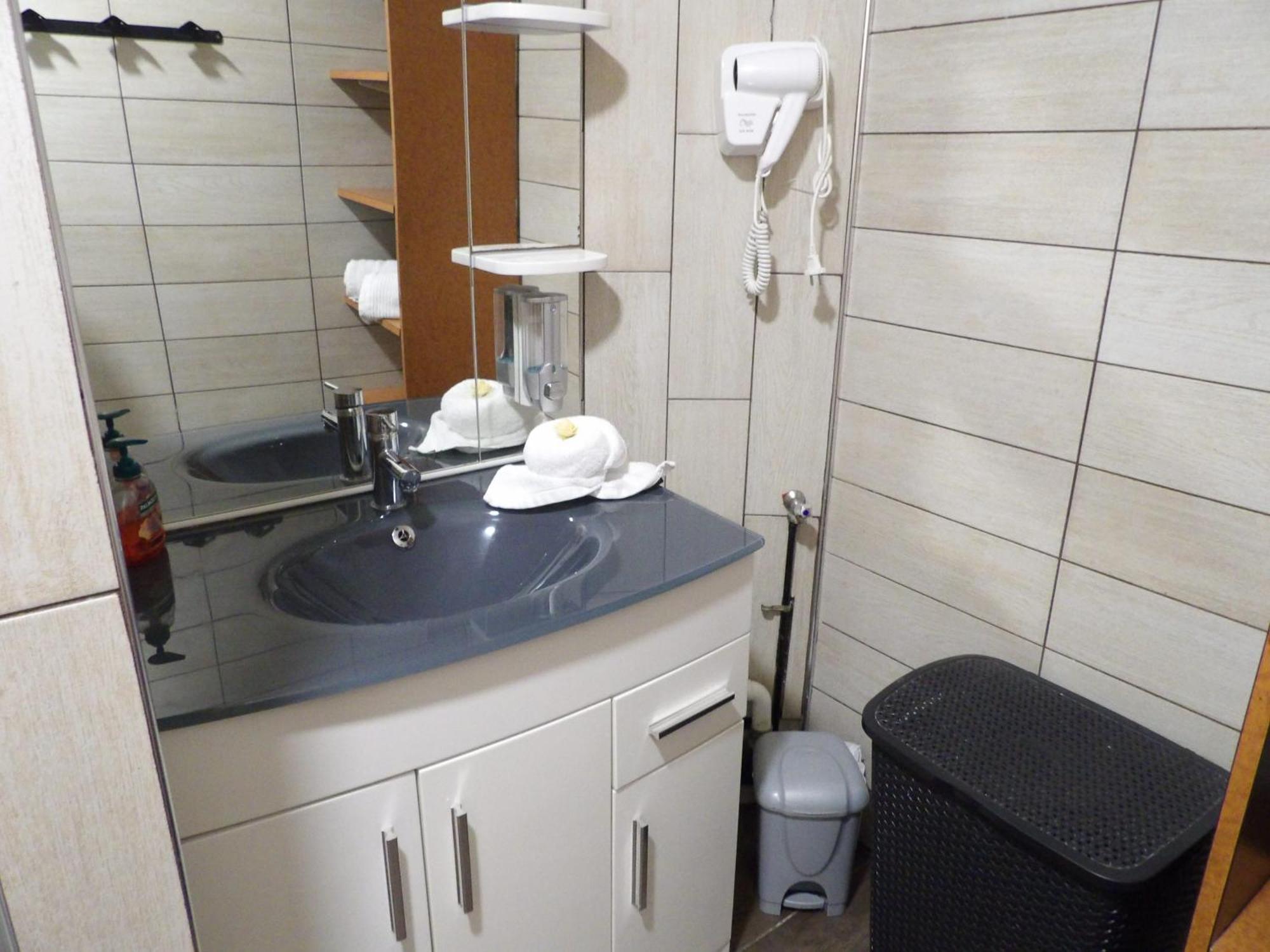 Le Cosy Wiener *Paris*Gare A 300 M*Disneyland* Шан-сюр-Марн Экстерьер фото